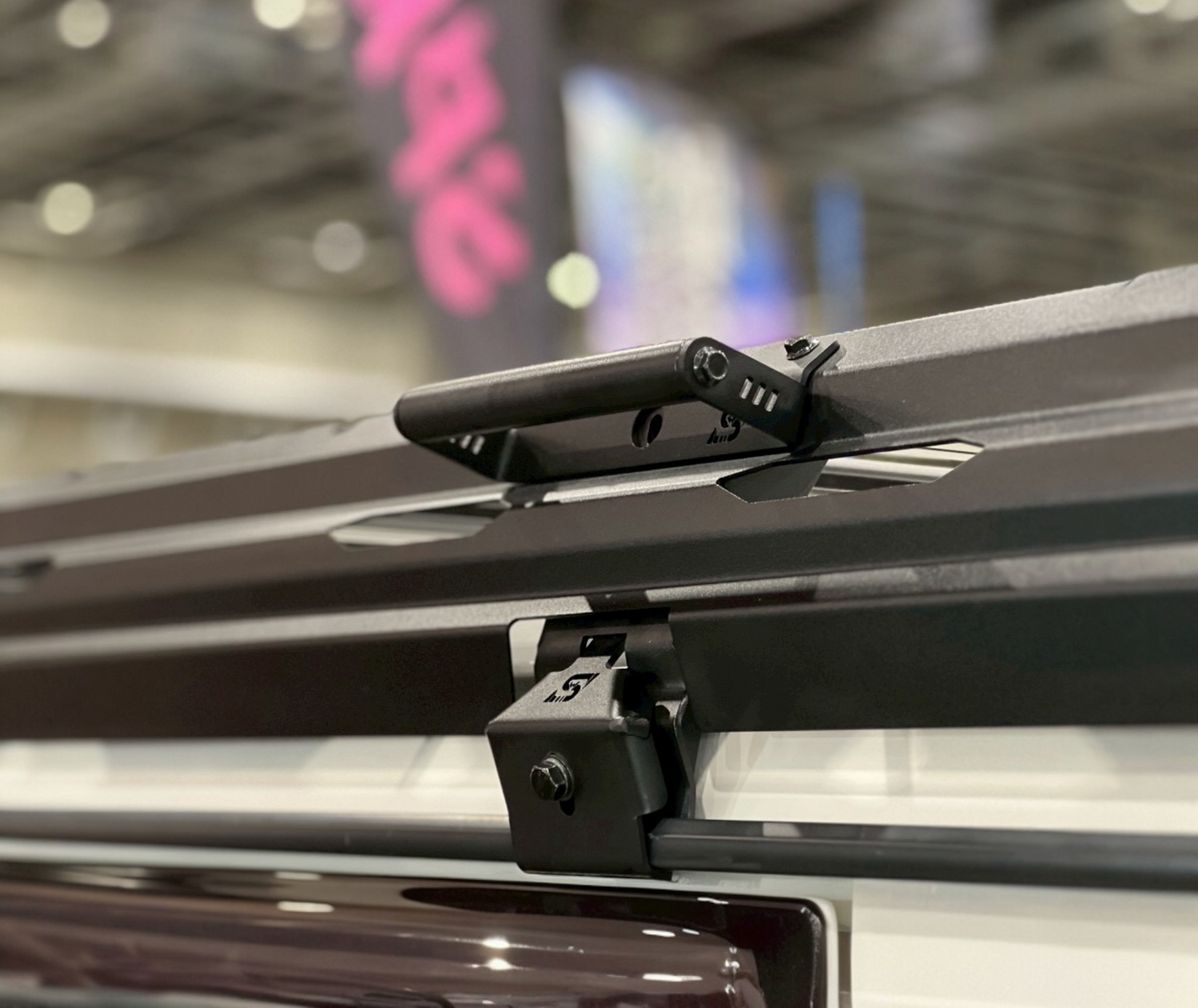 W463 roofrack sidehandle